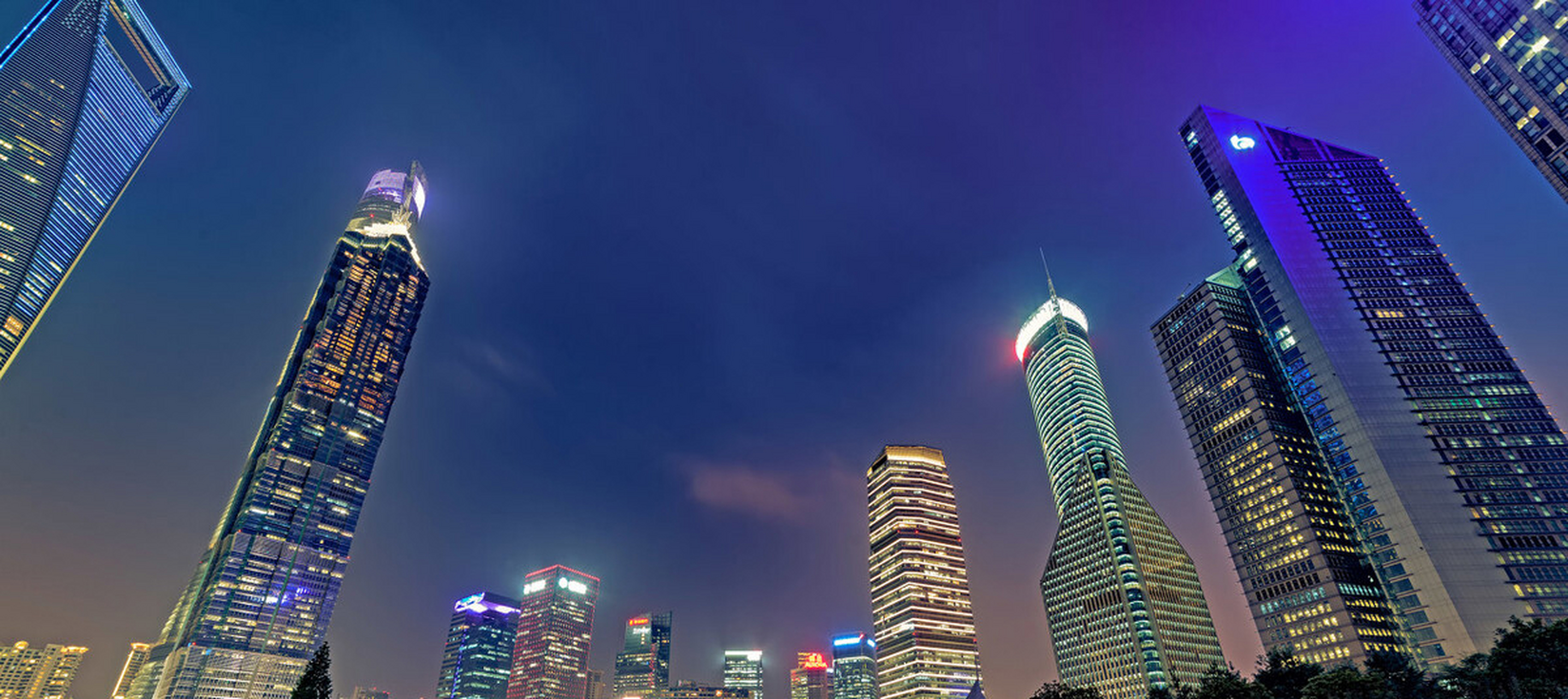 后来随着陆家嘴的开发,城市规划方觉得应该在现代建筑群中,设置一处