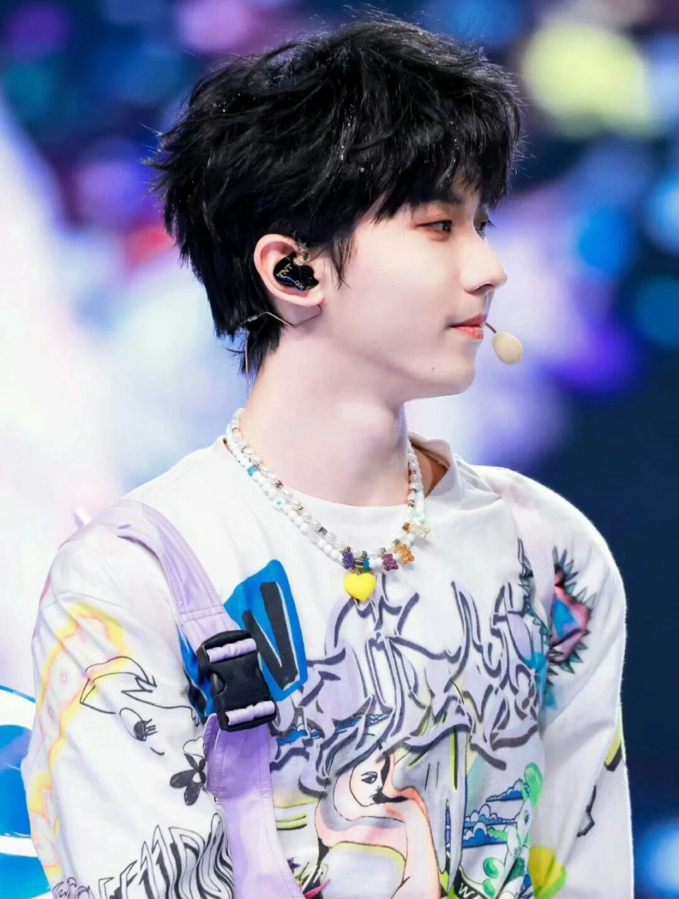 马嘉祺壁纸  超级帅,好喜欢他呢.