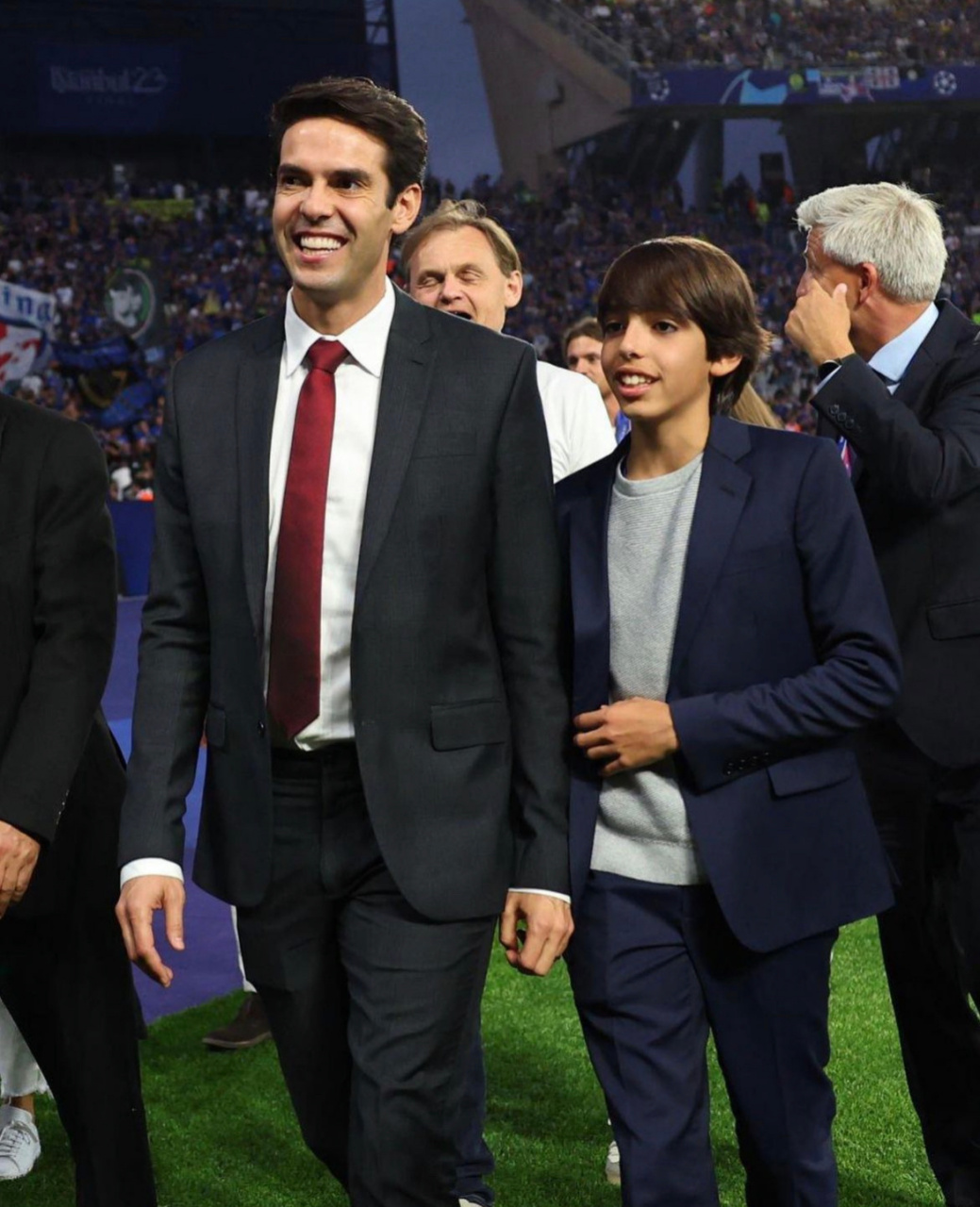 【】 米兰传奇名宿卡卡携儿子也出现在欧冠决赛 现场.ac米兰名宿