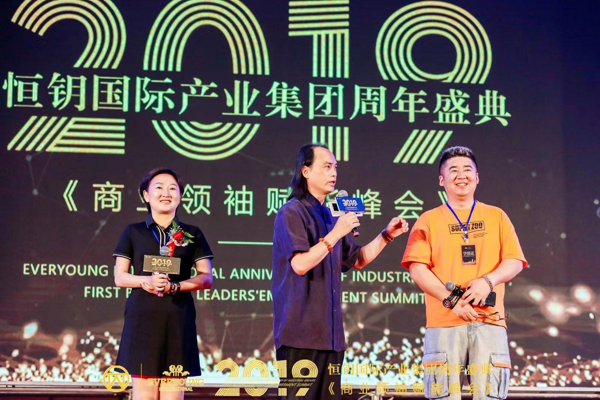 易谦,(原名李群)著名建筑环境周易老师,幼承庭训,家学渊源,毕业于我国