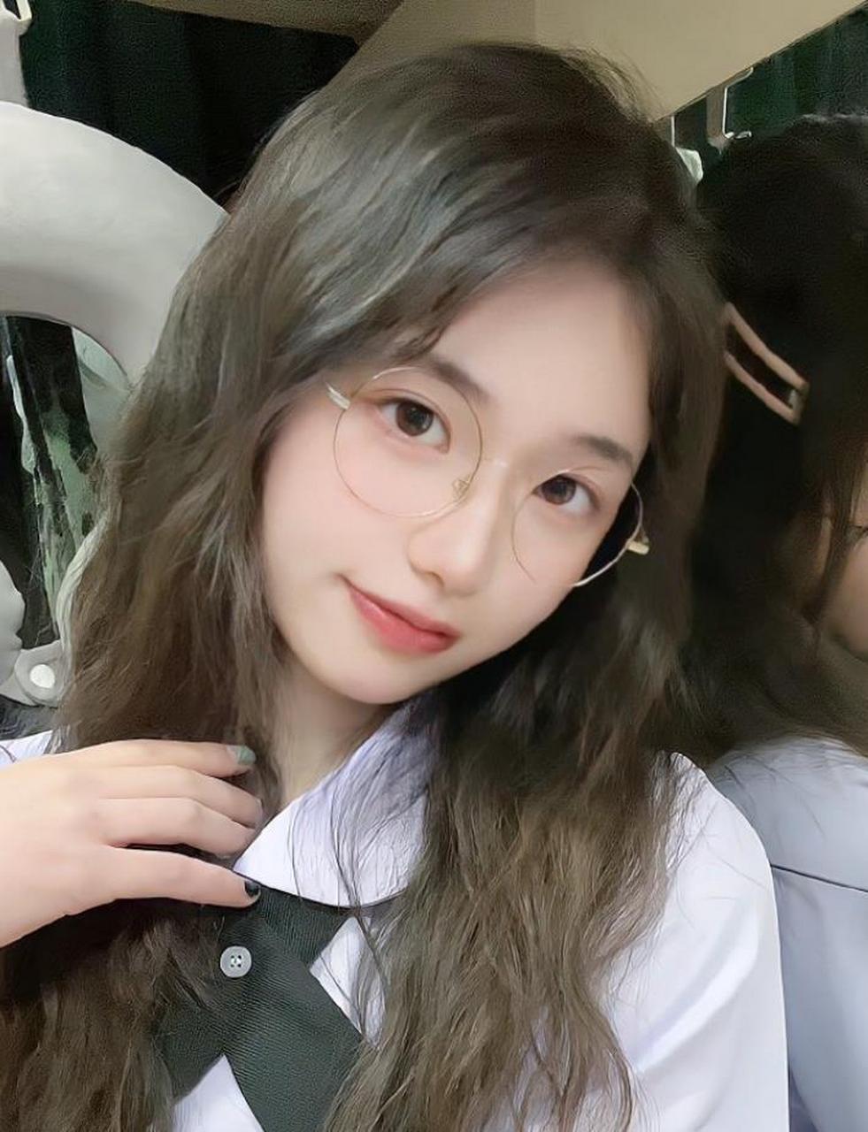 学妹戴上眼镜果然气质就不一样