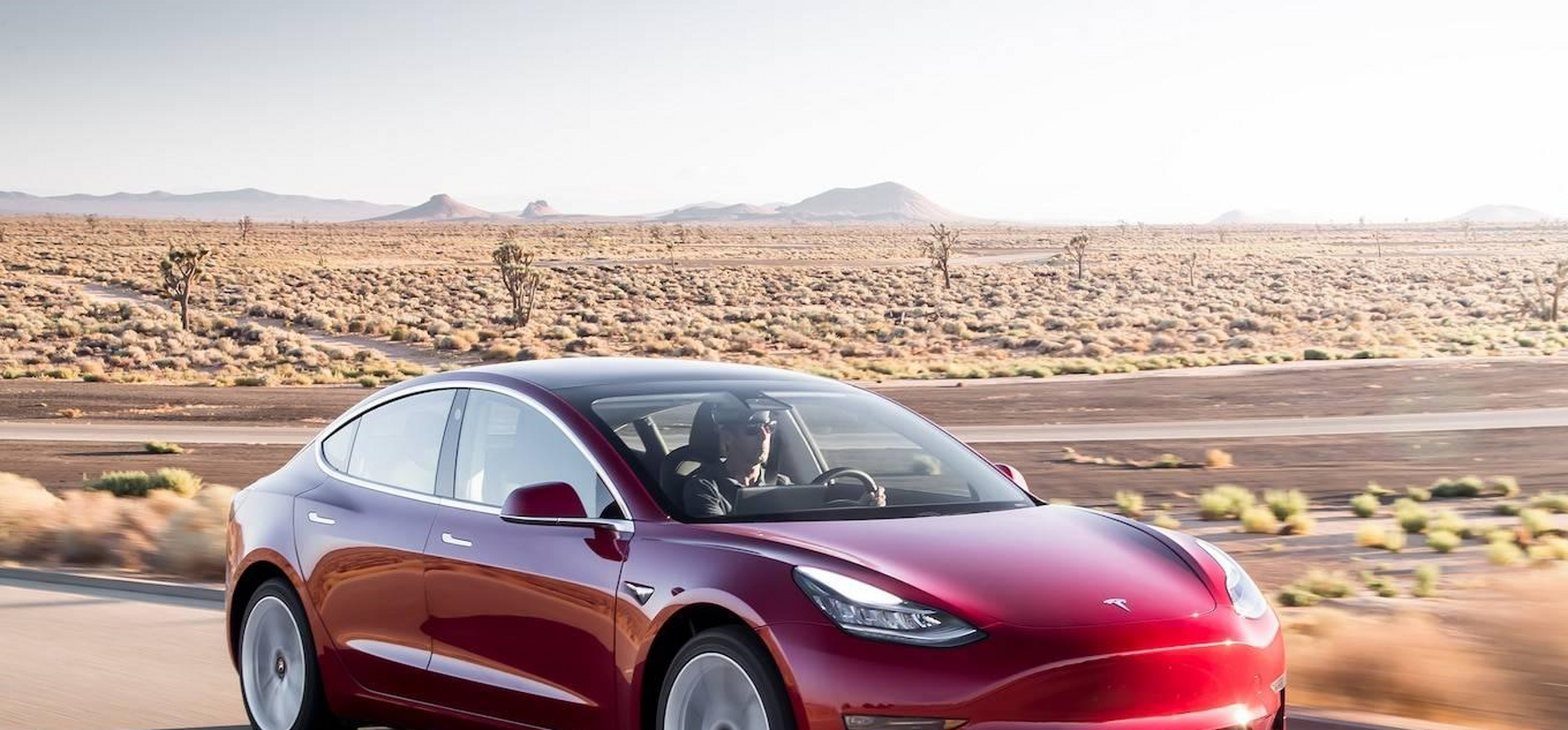 照理说开插电混动版本在城市内上个班还是没问题的,但是你要真说它的