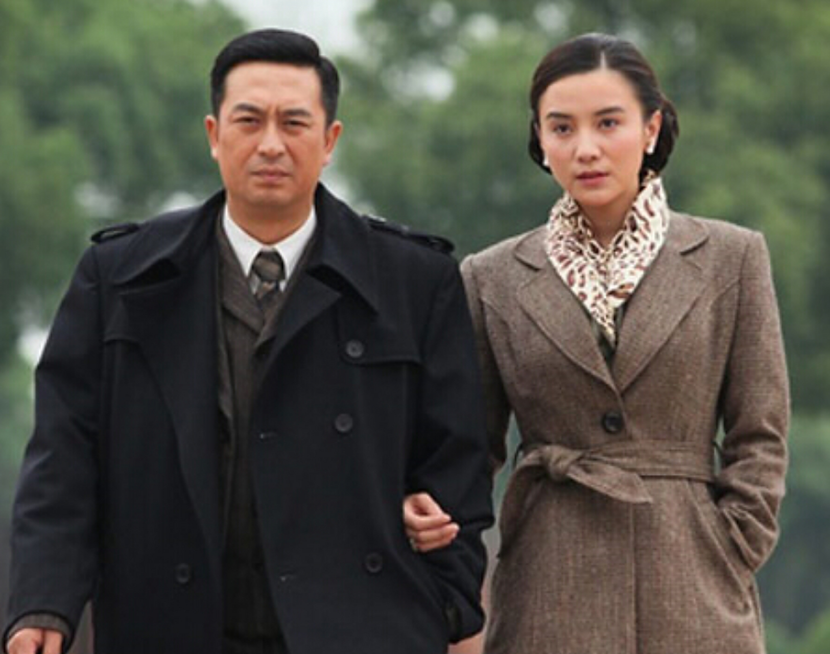 一次拍戏,张嘉译高兴的对宋佳说:"咱俩又合作了.