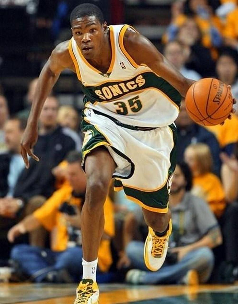 gif创作人# 杜兰特职业生涯薪水一览 07-08	超音速	417万美元 08-9