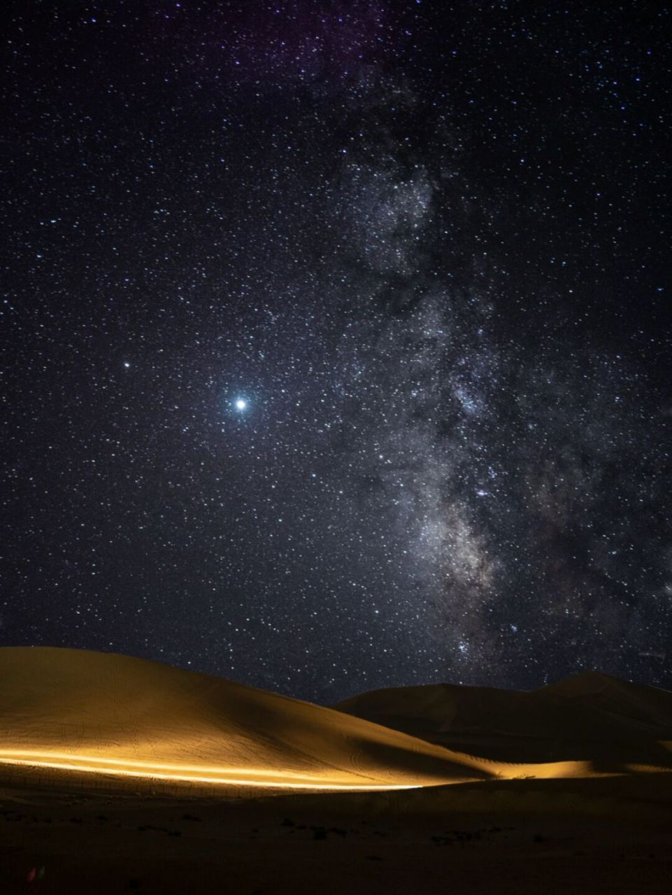 夜晚的纳木错,召集繁星,比李白诗里"手可摘星辰"更近.