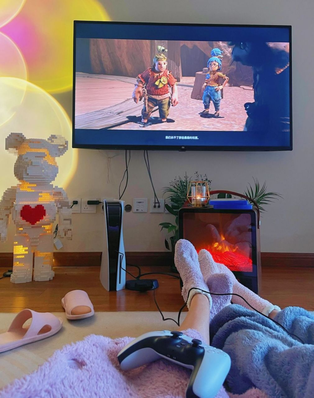 人在千里,家在心里;家在千里,人在心里.