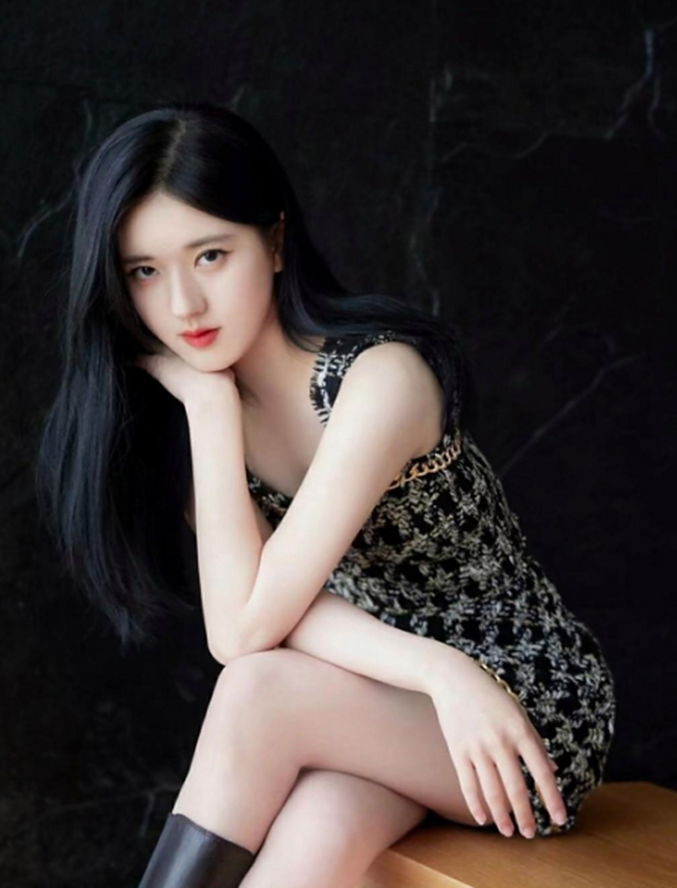 赵露思清纯中透露着性感妩媚