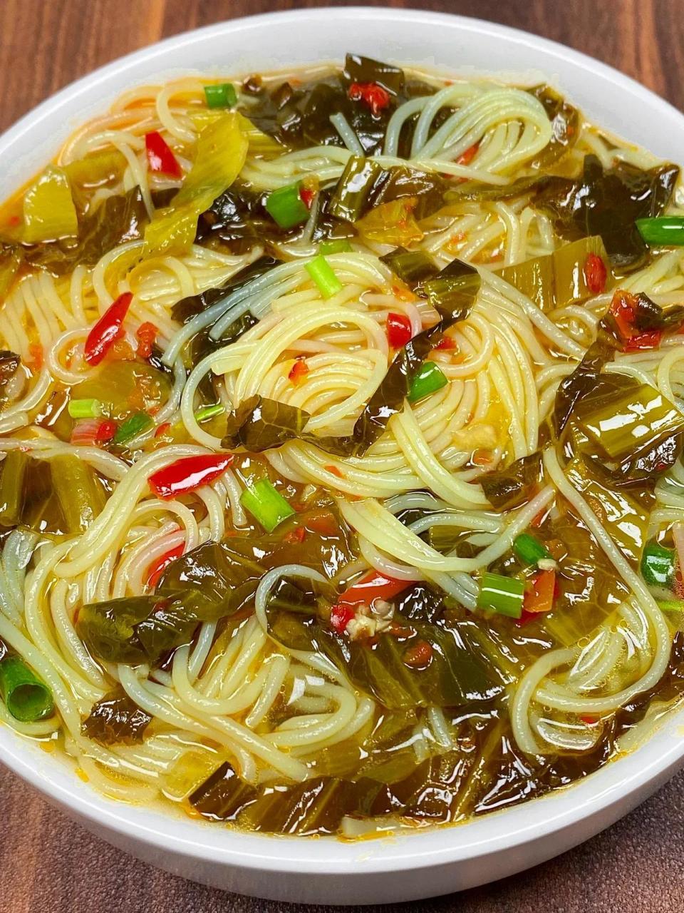 不愧是我妈做了半辈子的米线!巨巨巨好吃!