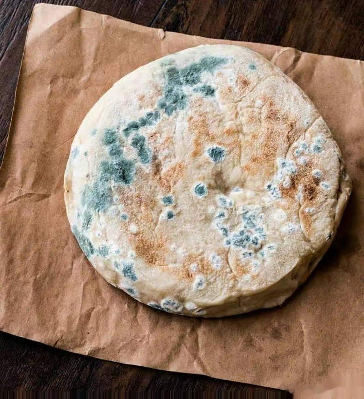 1,发霉的食物五谷物,坚果,食用油等储存不当可发霉变质,产生黄曲霉