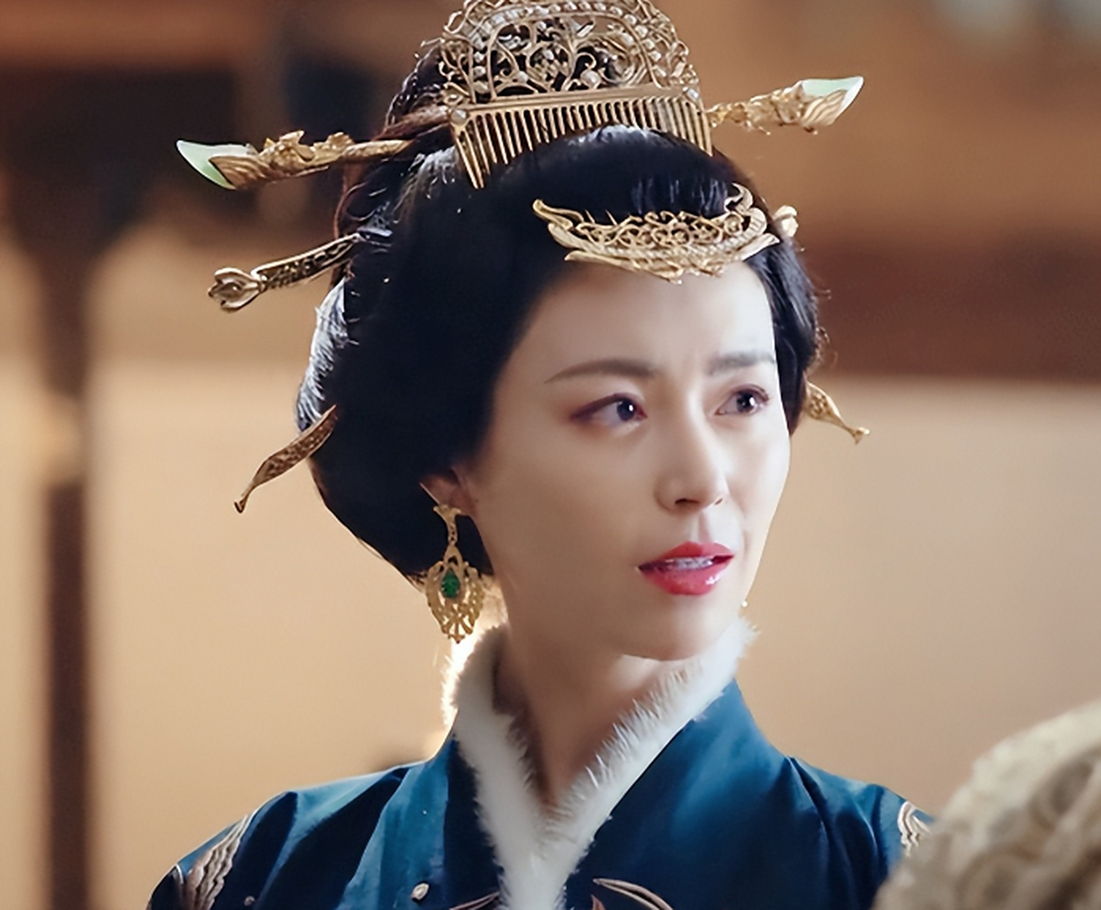 刚好此时萧太后进来,她在慌忙之中吞下了那只金鸡.