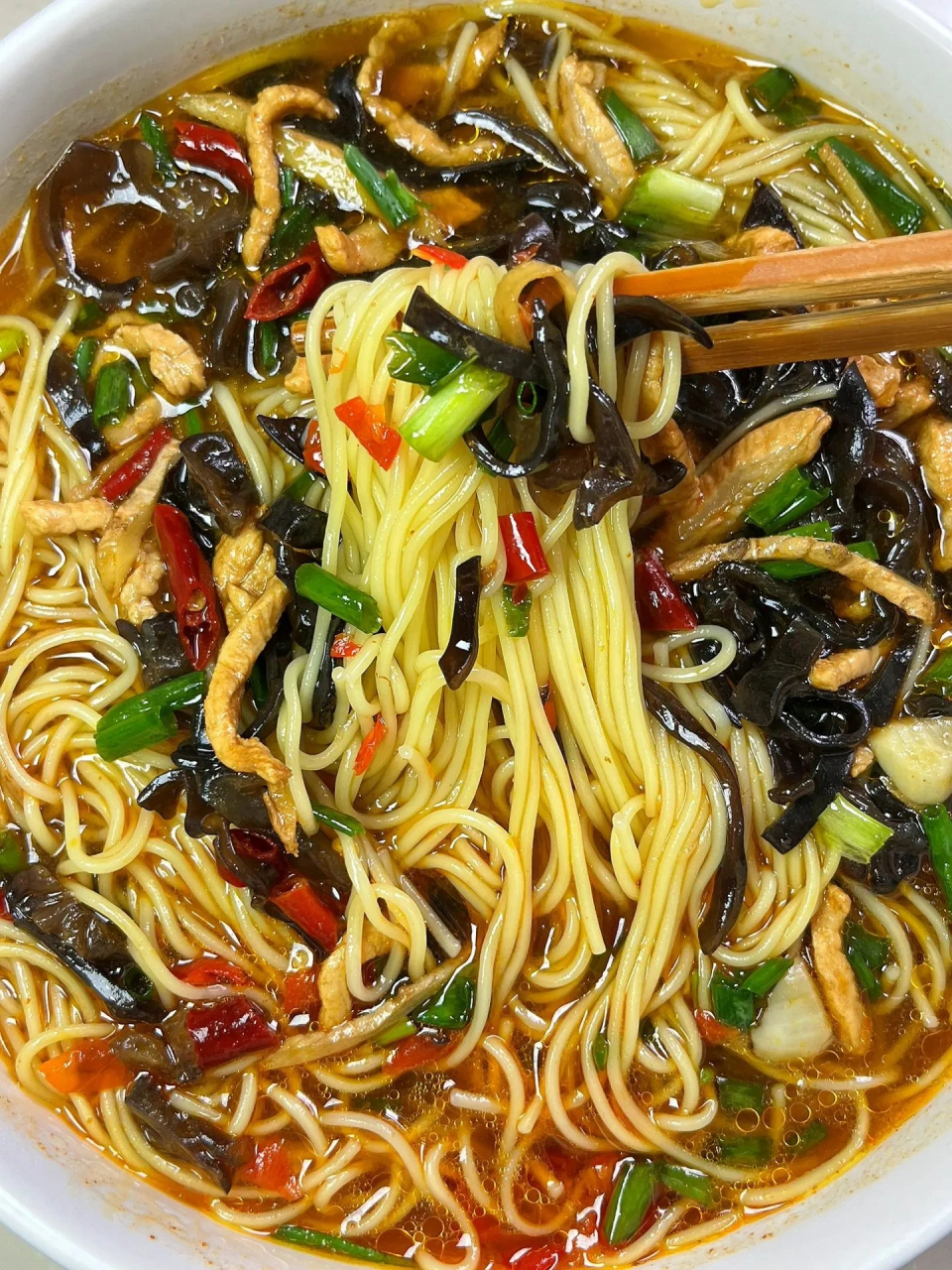 早餐做一碗木耳肉丝面营养又美味#向生活小美好出发