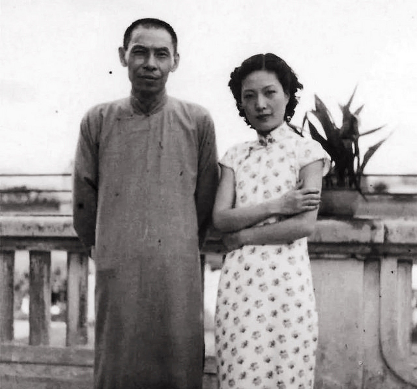 有一次,林桂生带杜月笙去赌场玩牌九,林桂生过了几把瘾后,便让杜月笙