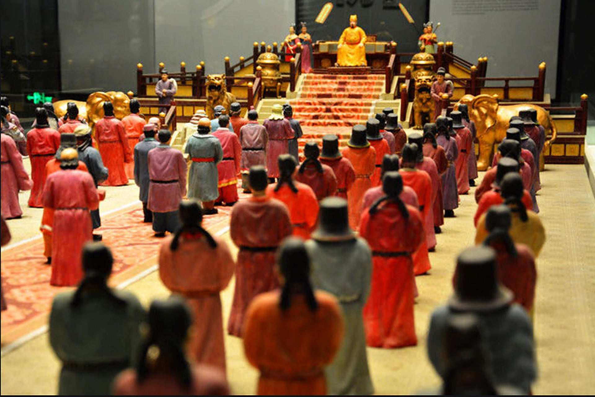 在没有普通话的古代,皇帝上朝是如何处理百官的方言轰炸的?