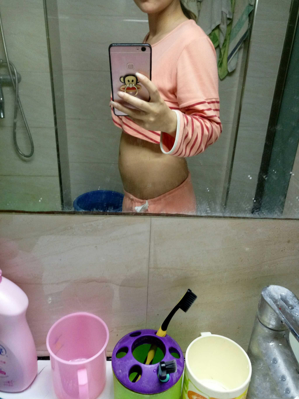 由于是头胎没有经验,我不知道这样好不好,请问孕妇用手摸肚子好吗?