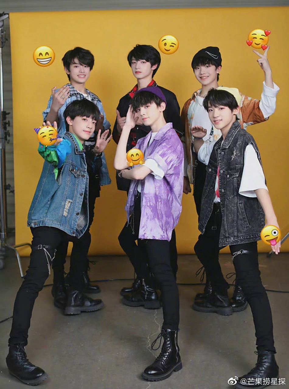 娱乐圈八卦站#  tf家族三代舞台照:朱志鑫 苏新皓 张极 左航 张泽禹