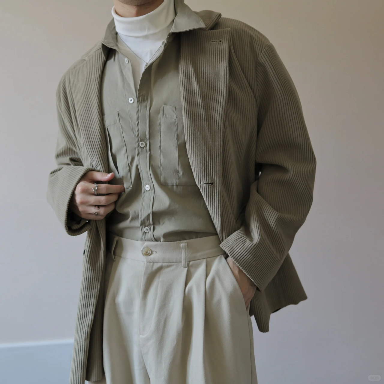 暖冬来一口薄荷绿|灰绿西装无性别叠穿 今年真是暖冬了 羽绒服可能都