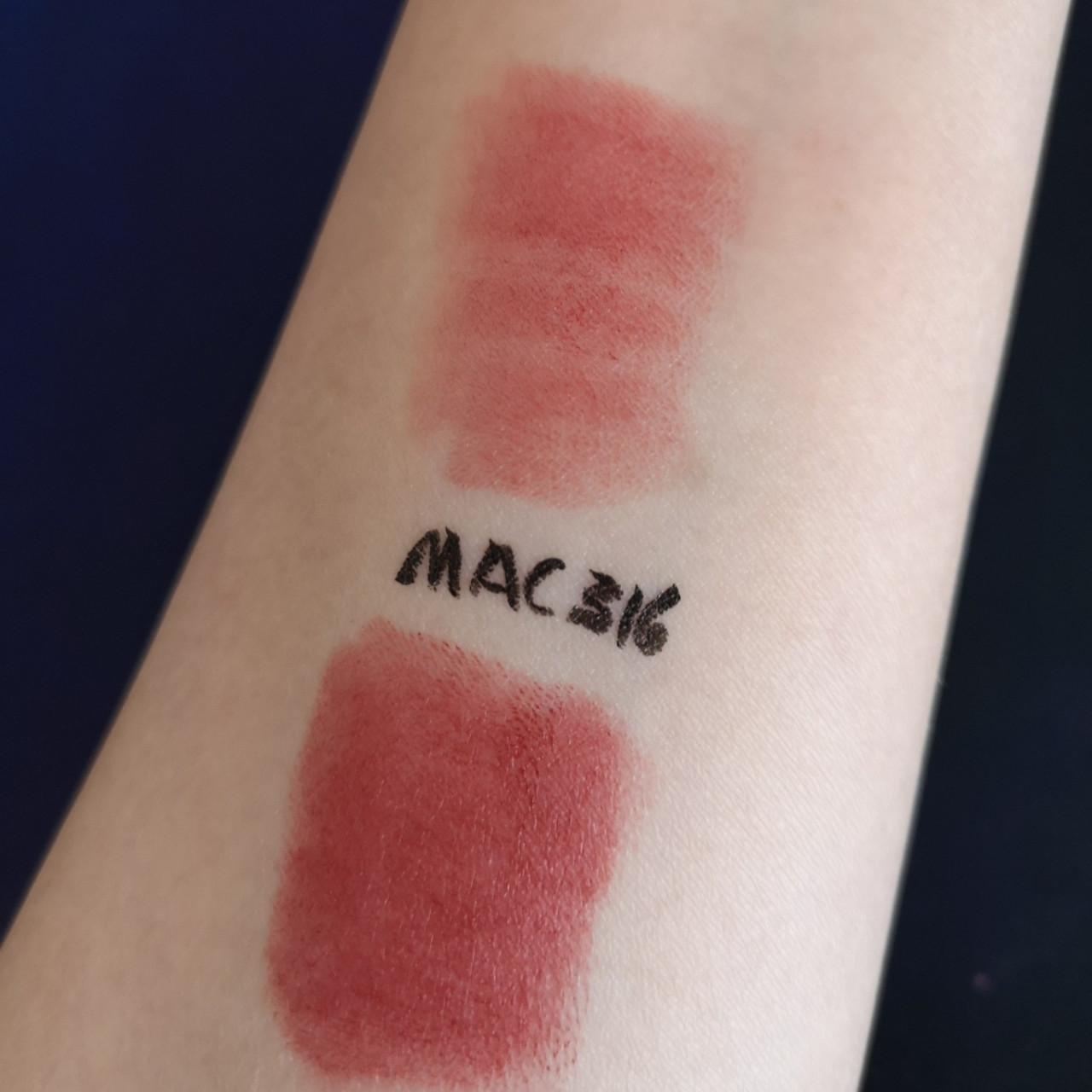 mac口红   泫雅色316 该只口红不用过多推荐就已经够火了,除了佳琪的