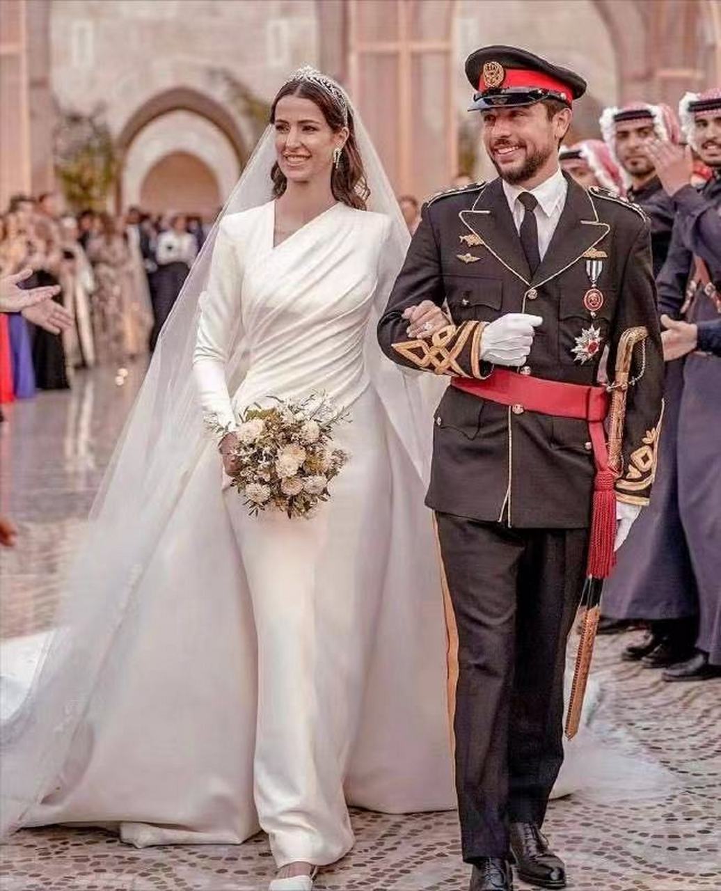 约旦王储和拉杰瓦·侯赛因王妃结婚,约旦王室颁布皇家法令授予她殿下