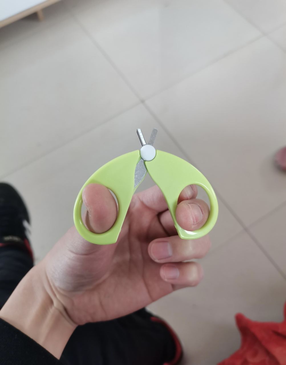 这把剪刀让我想起了我的弟弟[搞笑][得意]