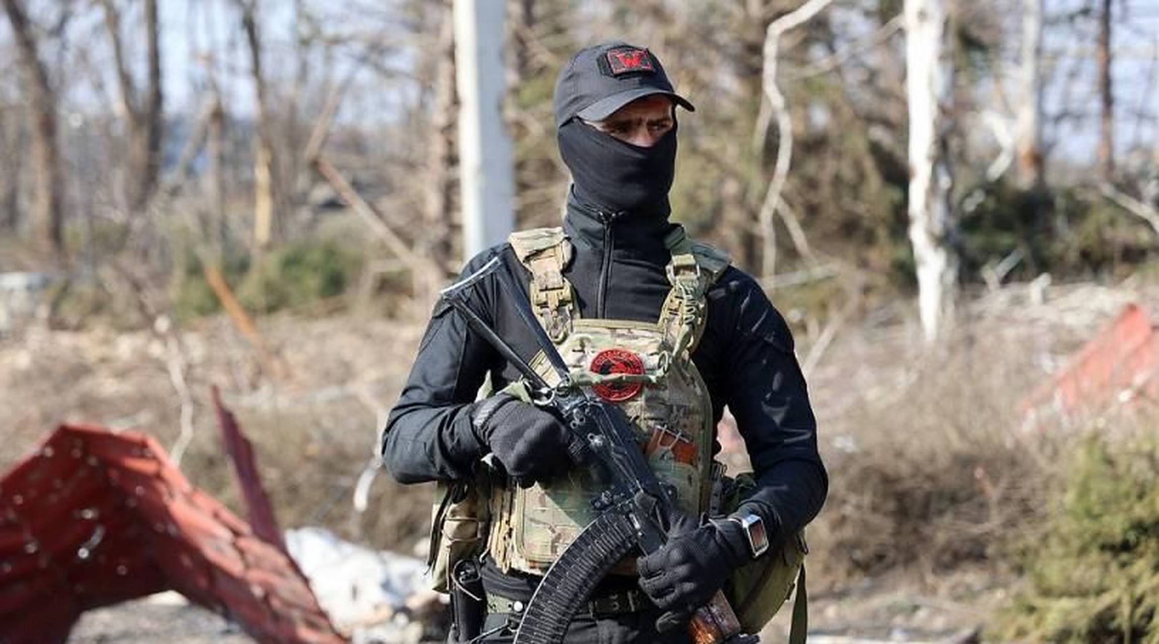 普里戈津在巴赫穆特市政楼升军旗 今日凌晨4点,瓦格纳雇佣兵部队成功