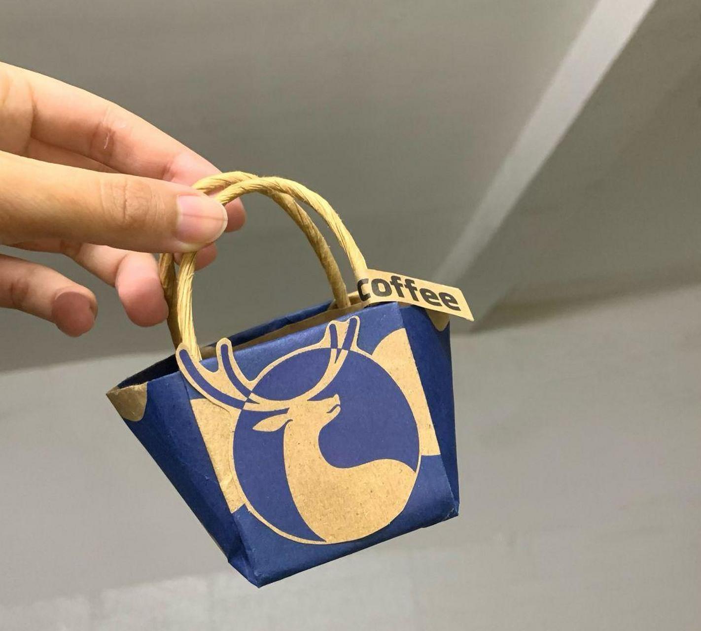 瑞幸包装袋这样折也太可爱了吧 #中国版chatgpt来了# #搞笑趣味图