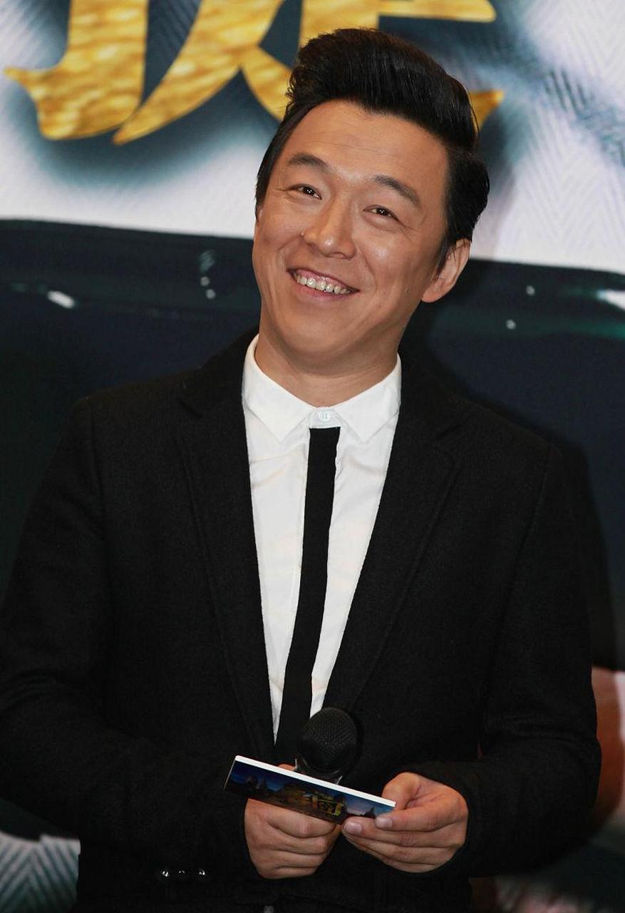 在一次青年电影节上,姜文被黄渤呛到:"这么严肃的电影节,你怎么来了?