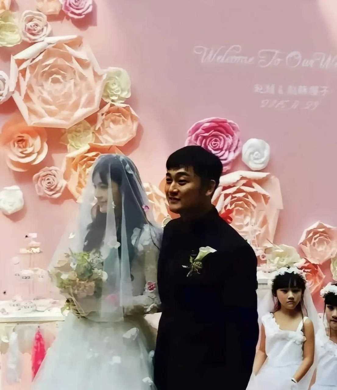 有网友晒出赵韩樱子举行婚礼的照片,时间是在2015年8月份,地点是济南