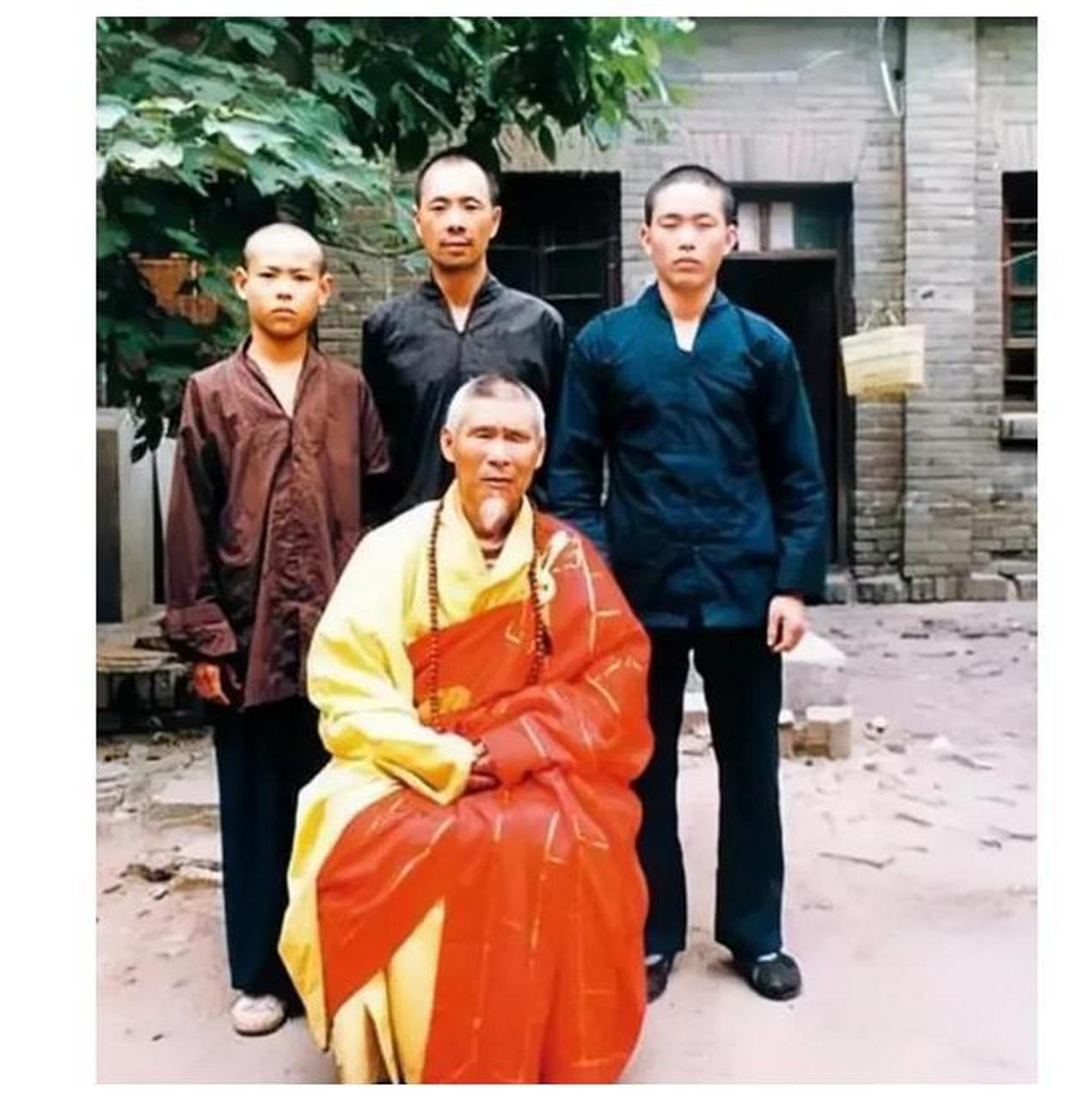 释永信,是少林寺历史上最年轻的住持,也是少林寺的第三十三任方丈.