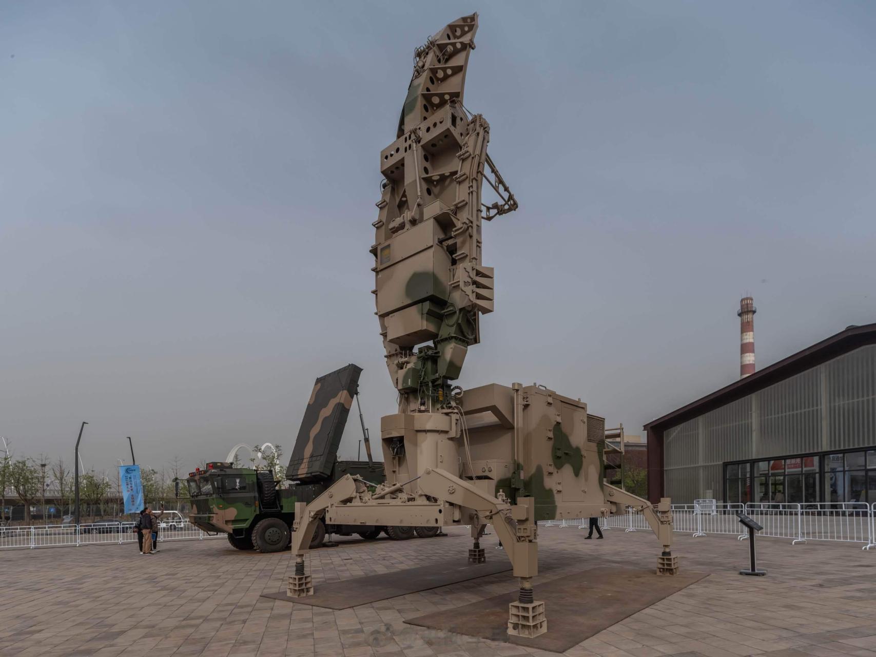 原来这个像西瓜皮的雷达是843a测高雷达,我军目前还有很多二坐标远程