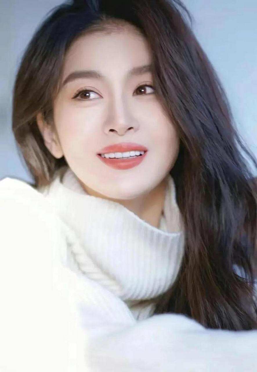 林一霆:温婉大方,优雅迷人的高清写真美图欣赏