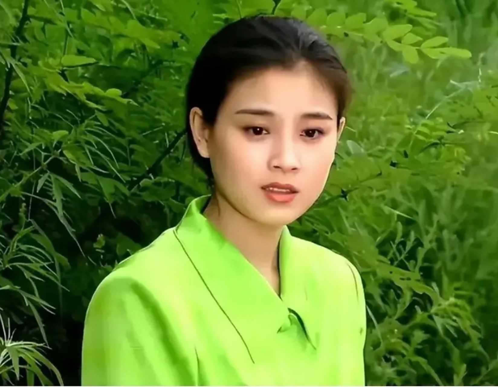 在90年代,有一张赵明明年轻时的老照片,相当难得.