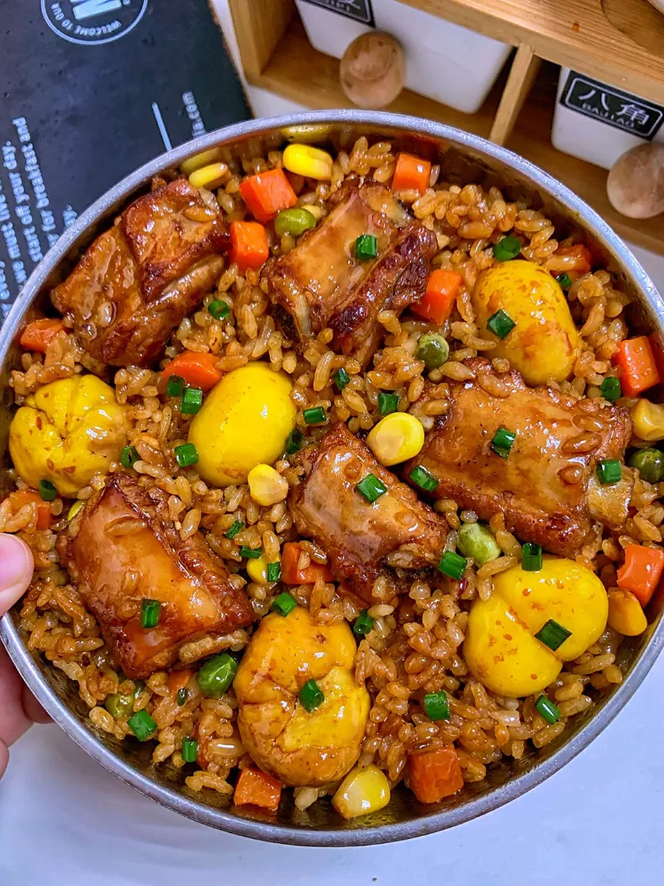 简单快手一锅出的懒人焖饭,排骨板栗焖饭,板栗软糯香甜,排骨软烂任抖