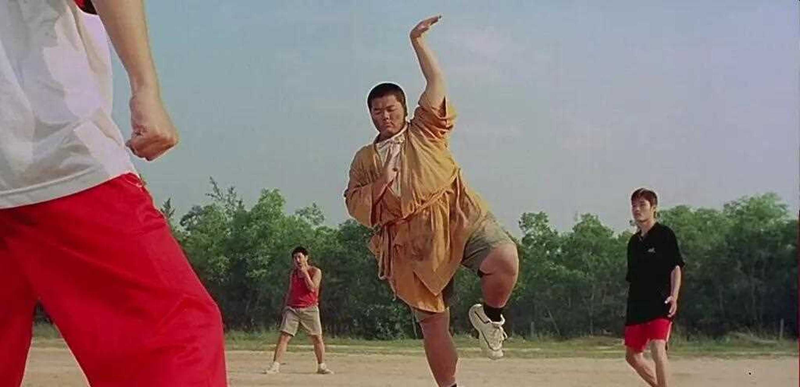 年,周星驰拍摄《少林足球》挣了3亿,给了林子聪15000元,平均每天0多