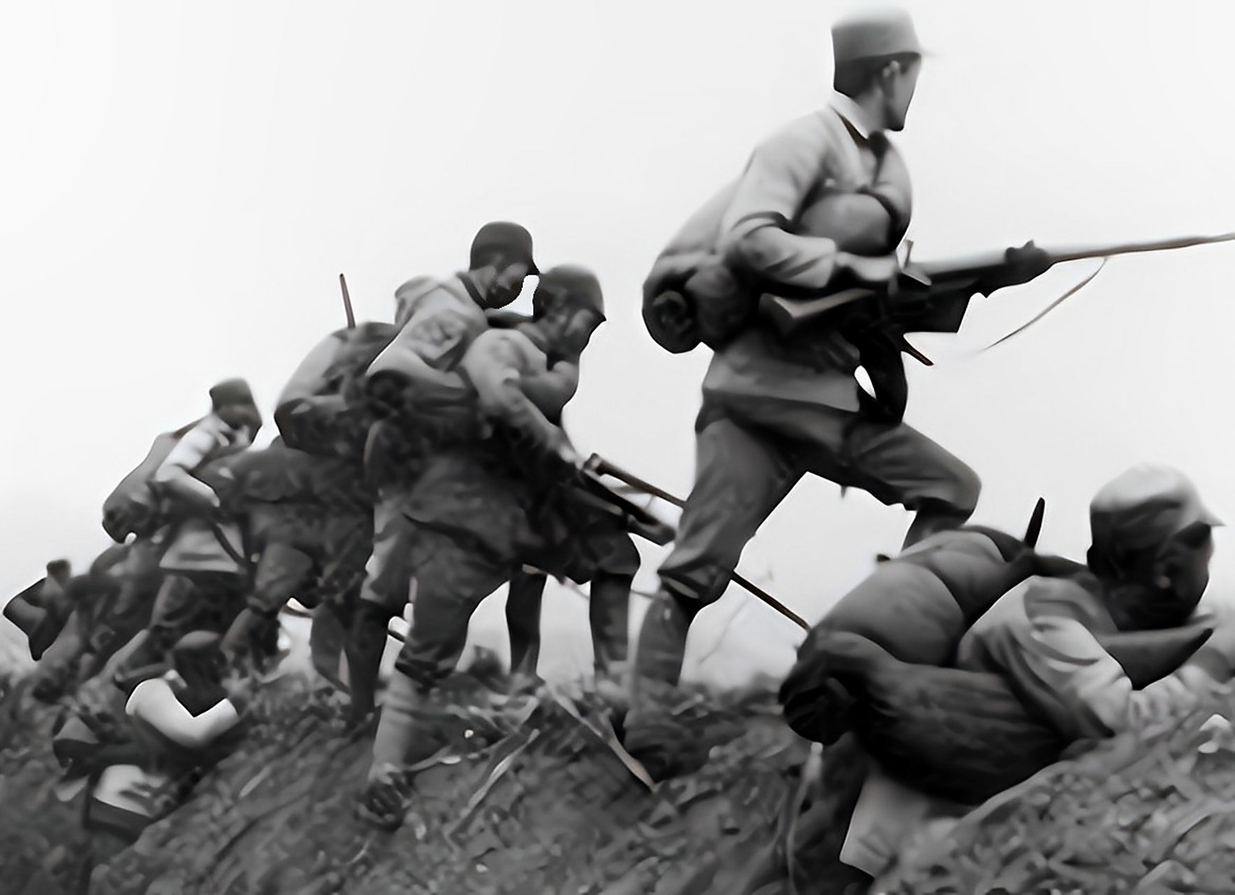 当时,张体学的部队装备紧缺,他亲自前去侦查敌情,却在撤退时被日军