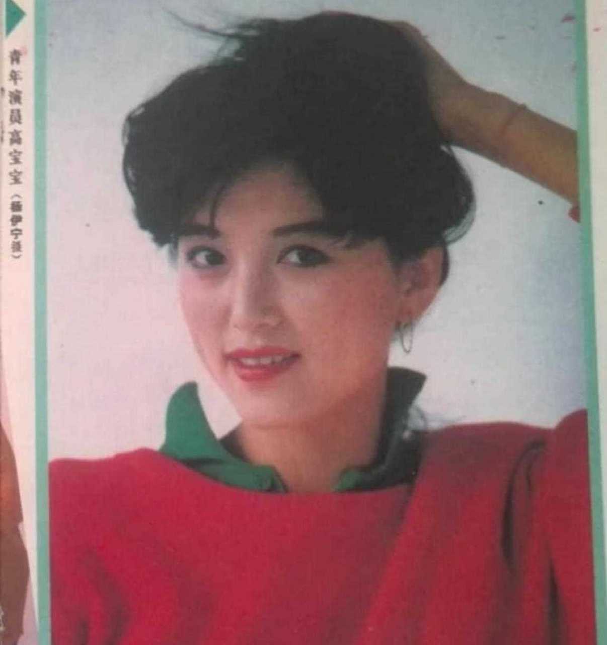 1989年,高宝宝成了日本化妆品"高丝"的第一位中国形象代言人,而能够接