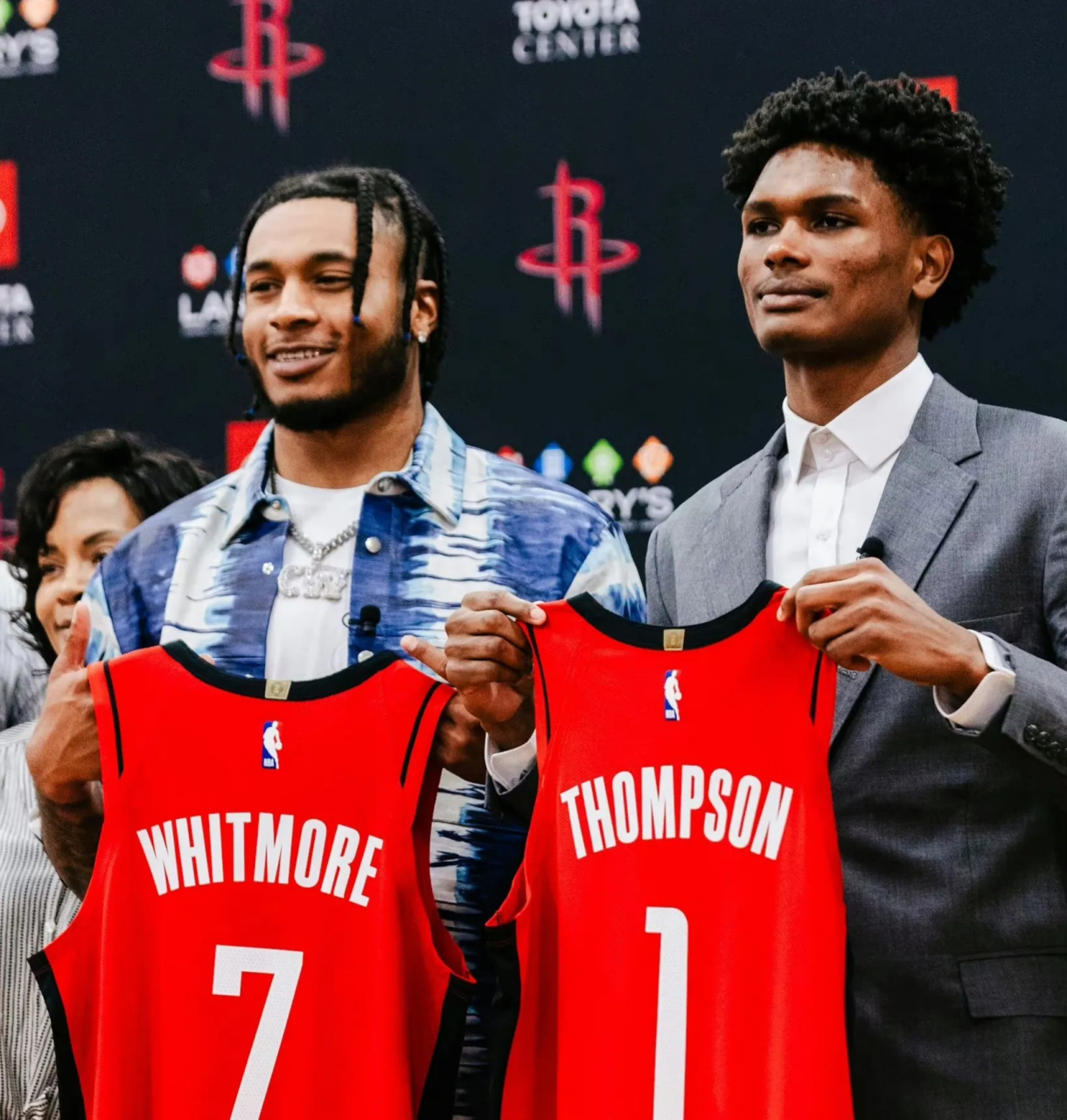 据名记tim macmahon报道,火箭队的管理层认为,阿门汤普森拥有本届