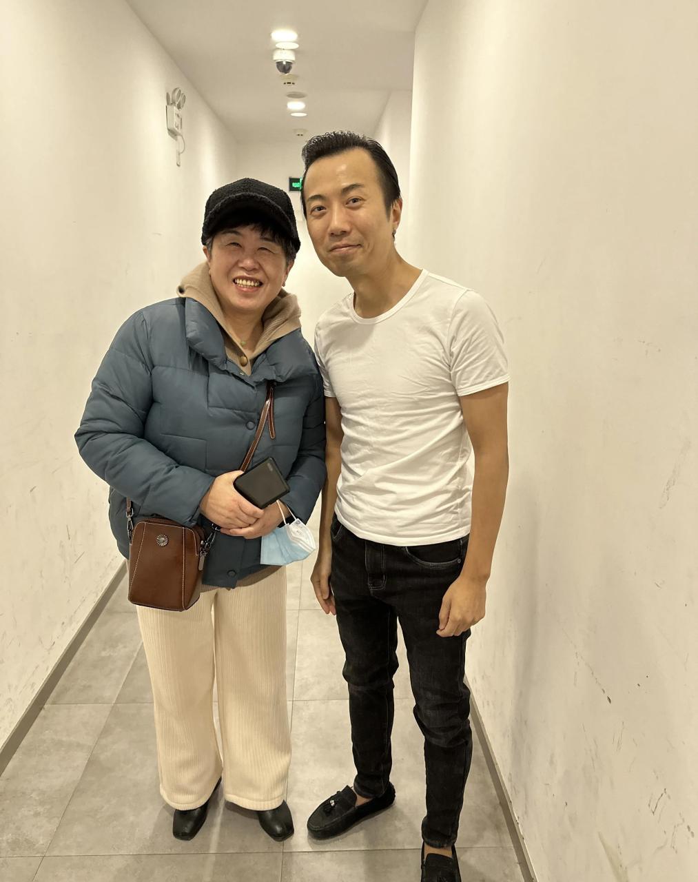 上海滑稽戏演员薛文彬真的很专业,一个人连续三个小时的专场演出,全场