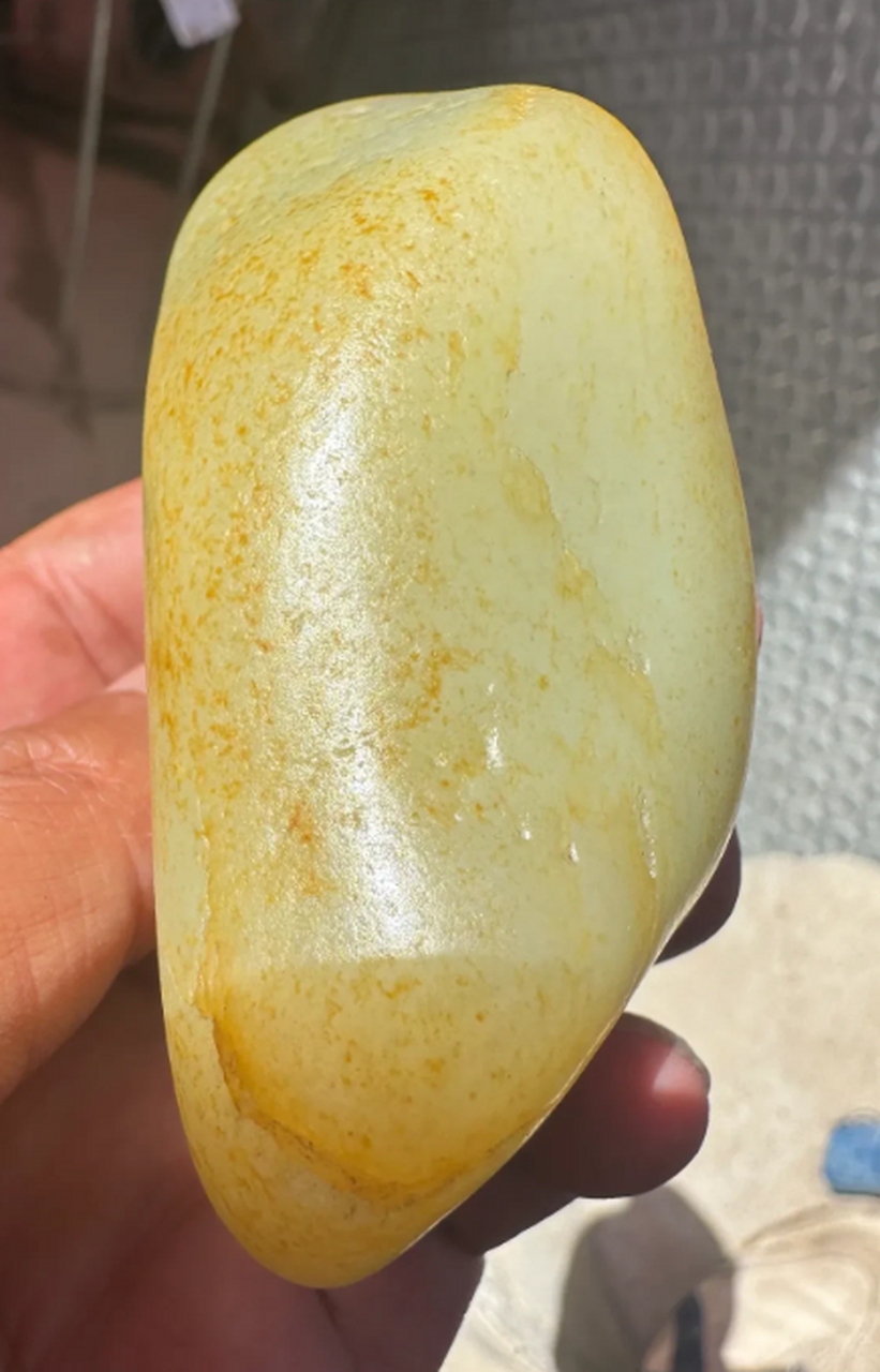 点击头像看直播##和田玉#和田玉按地质产状可分为"籽料,山流水,闪料