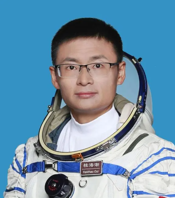 神十六乘组各有使命,景海鹏"四飞"太空,桂海潮教育