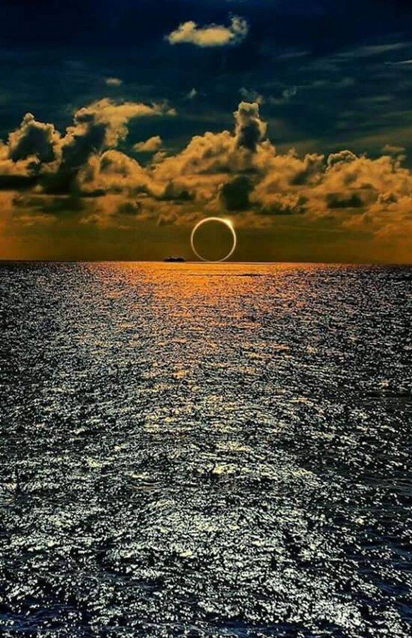 海上的日食,很罕见,也很美.