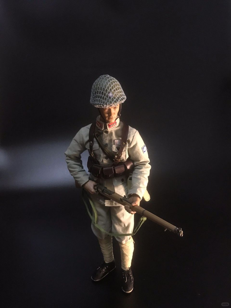 抗战兵人-桂军 天下狼军出桂军,头戴英式钢盔,身着短裤黄军装,脚穿