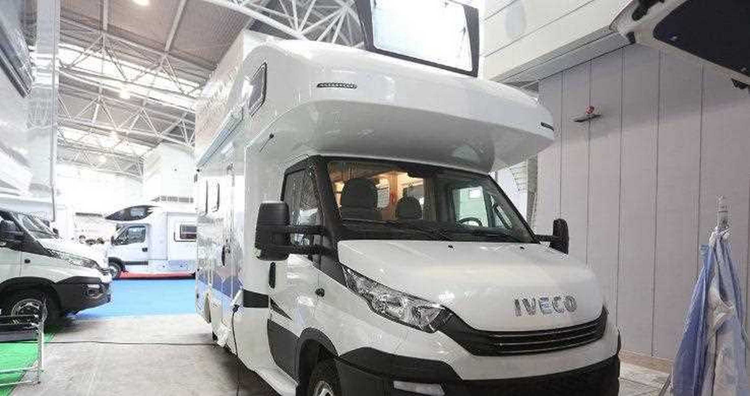 75万元起 伟昊进口依维柯4.5t无拓展房车亮相上海展!