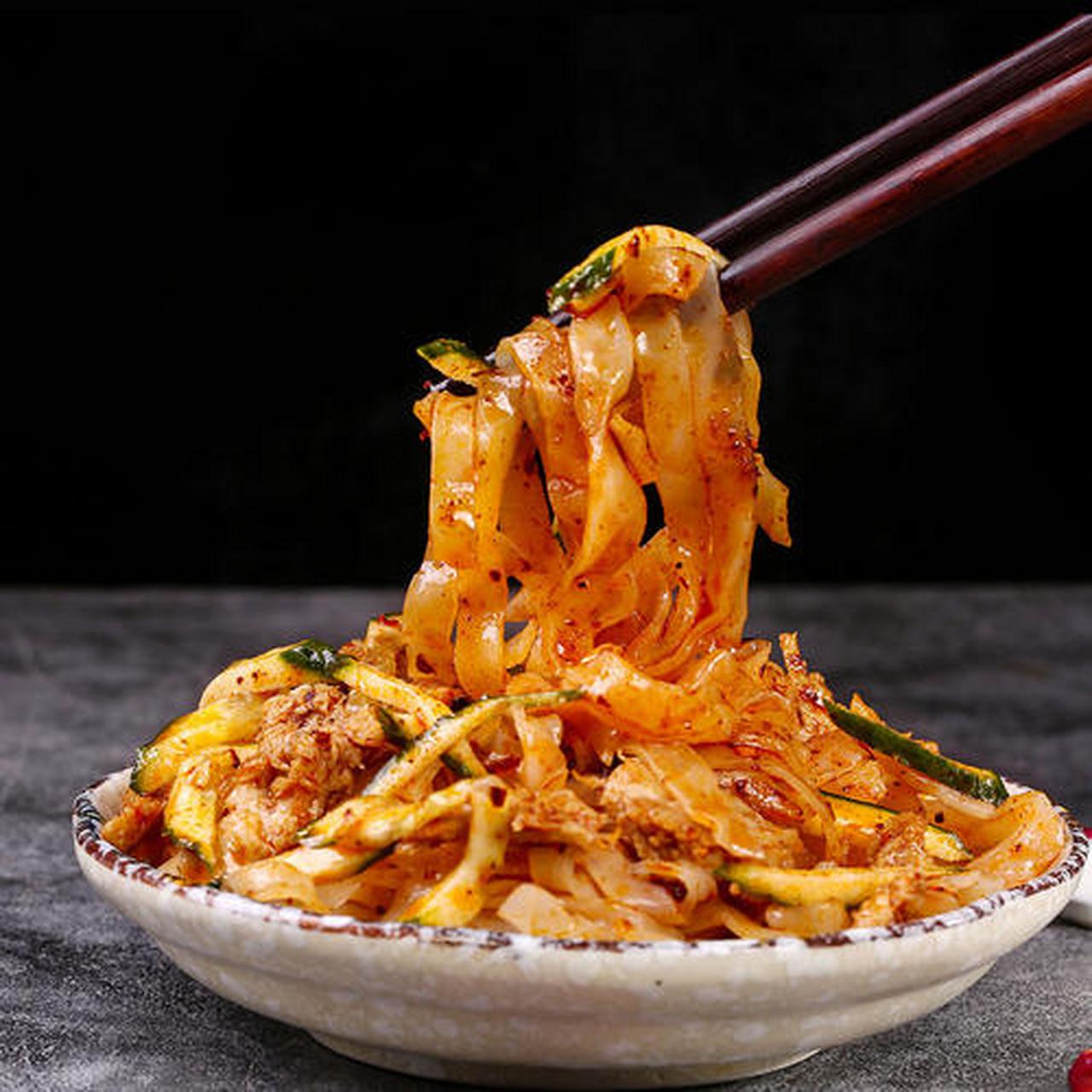 西安美食三件套,凉皮,肉夹馍,冰峰 凉皮在全国各地都有,但是唯有西安