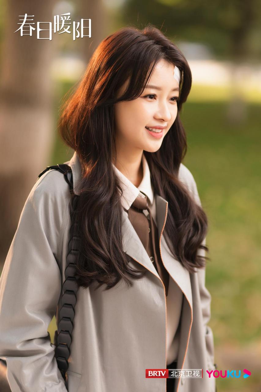 电视剧《春日暖阳》中的孙怡真的很美.