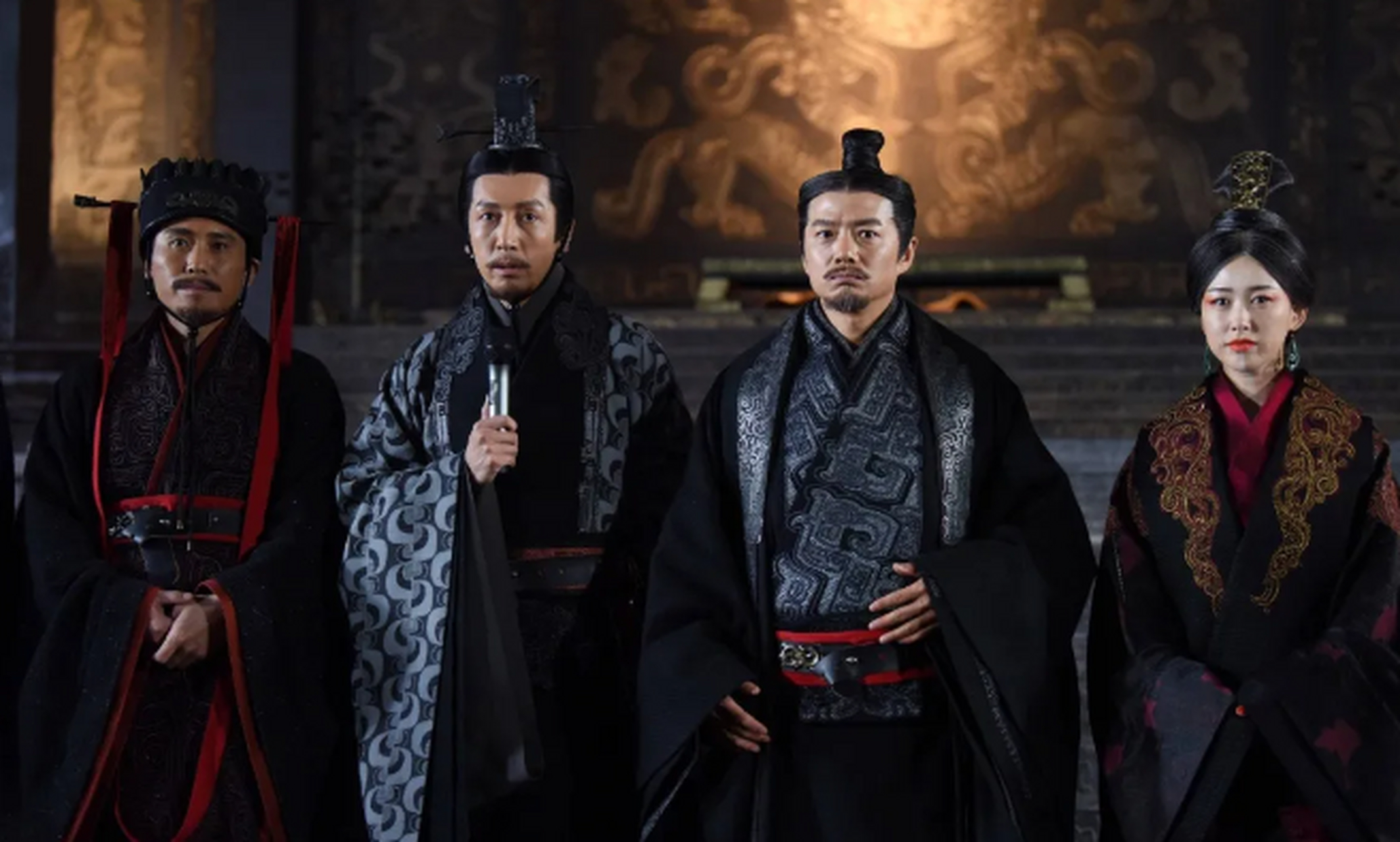 公元前226年,秦王嬴政召集群臣,共商灭楚大计,他问王翦:"王老将军,若