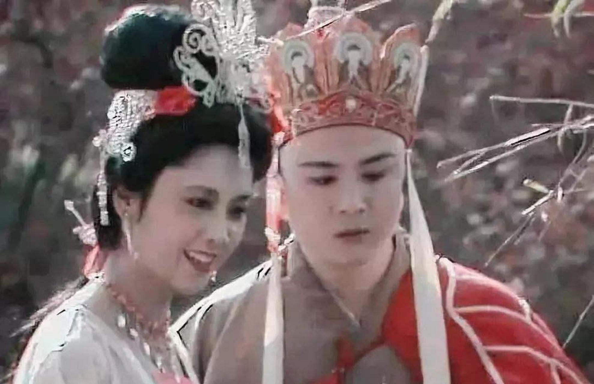 gif创作人# 86版西游记唐僧的扮演者徐少华出现在某酒店,身着唐僧