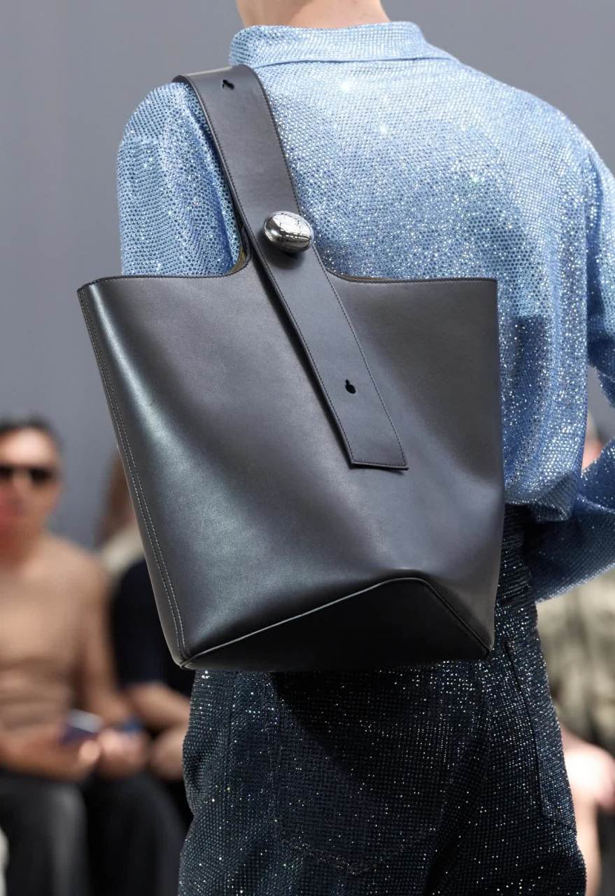 loewe 男士包袋 2024 春夏    男士时装周男包鉴赏[害羞]