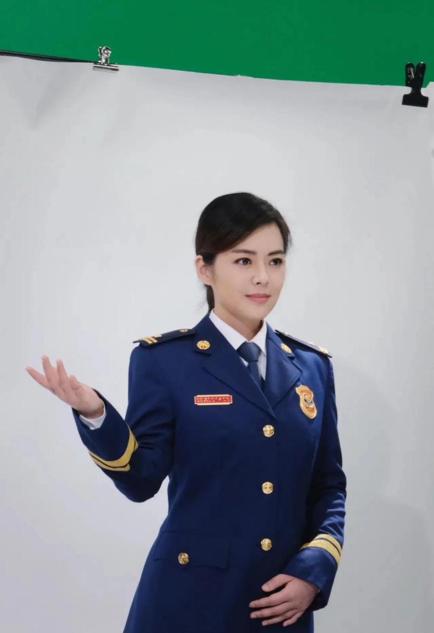 著名主持人陈辰,飒爽!