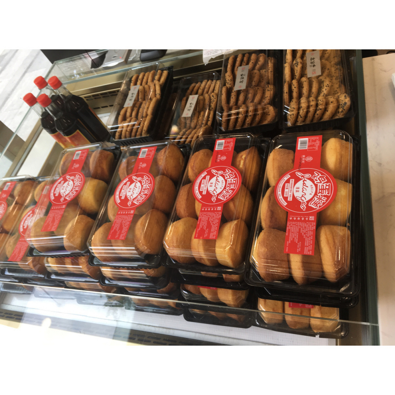 桃源村糕团 买了海苔松松脆和海盐可可团,海盐的据说是销量第一,之前