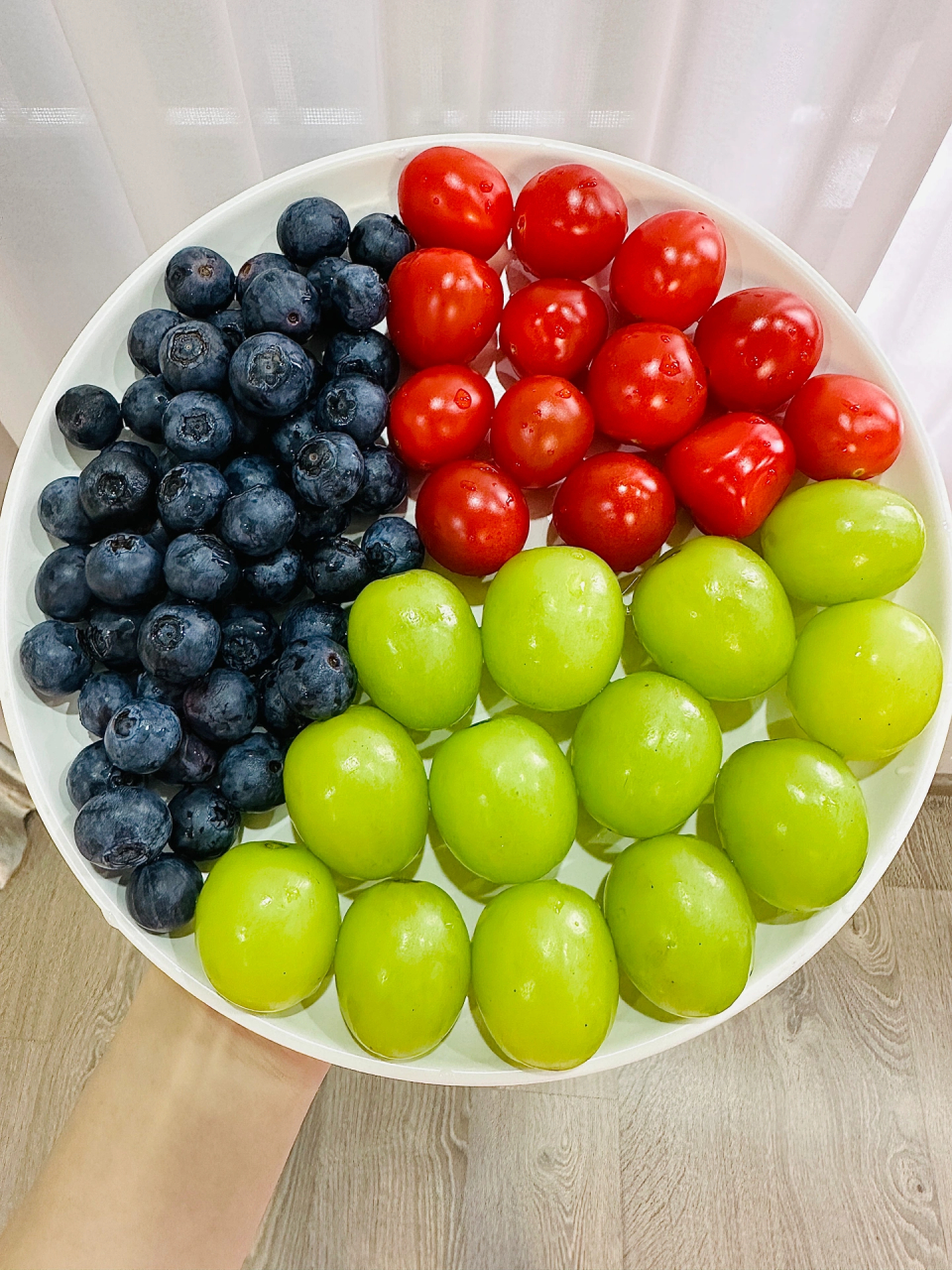 今日份水果拼盘,青提99 蓝莓08 小番茄97     @吃货薯 @薯条小